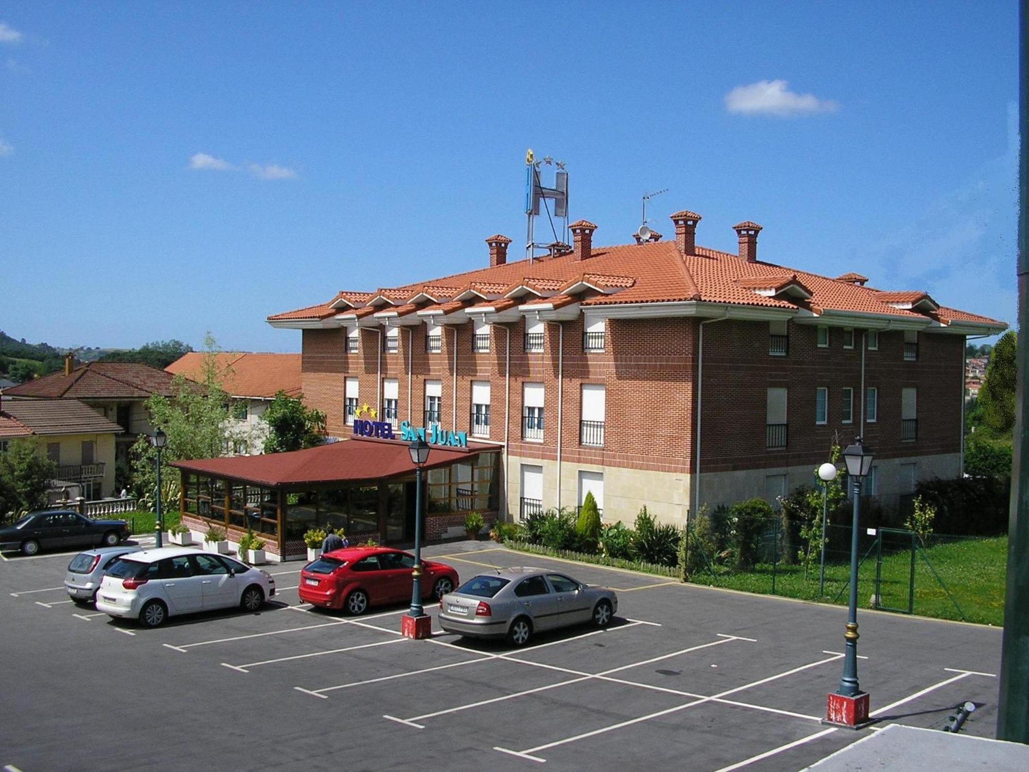 Hotel San Juan Revilla De Camargo Bagian luar foto